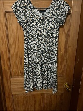 Atmosphere Black Daisy Print Tee Dress